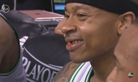 Isaiah Thomas perd une dent puis claque deux trois-points de suite