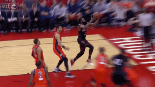 James Harden fait la totale à Enes Kanter lors du Game 1