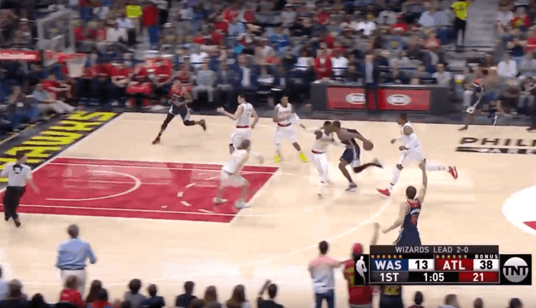 John Wall active le mode dragster et fait la totale à la défense des Hawks