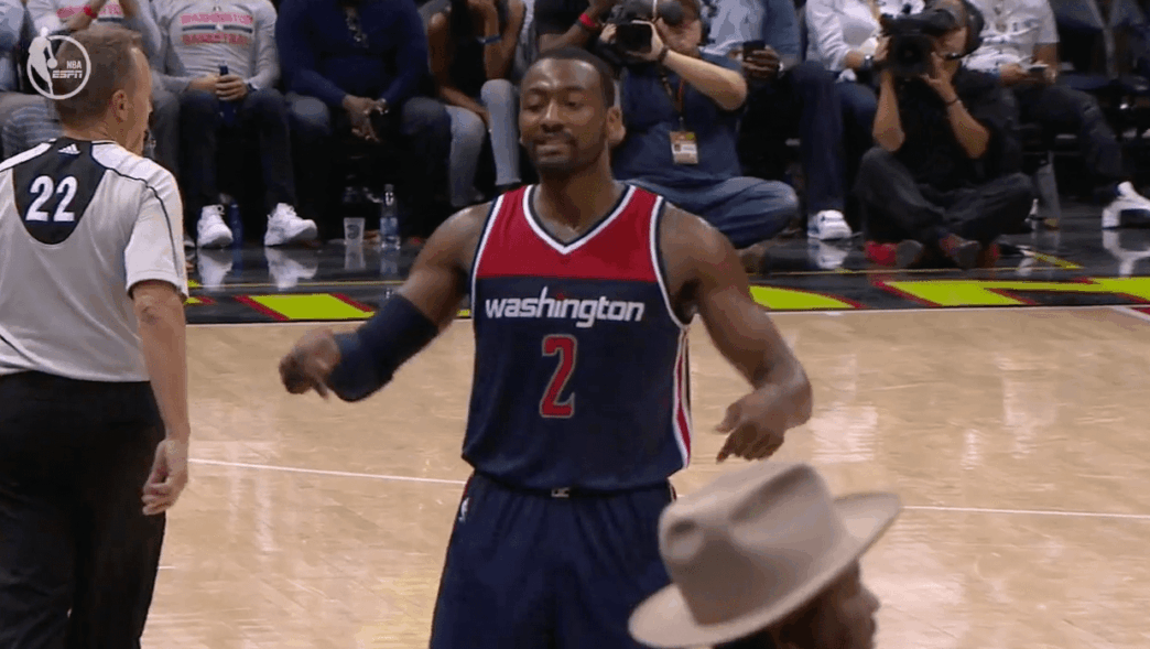 John Wall trashtalk Gucci Mane, Quavo et Julio Jones pendant le match contre les Hawks