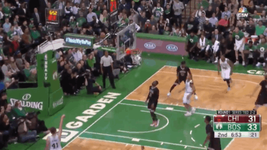 La d&eacute;fense de Dwyane Wade en hommage &agrave; James Harden