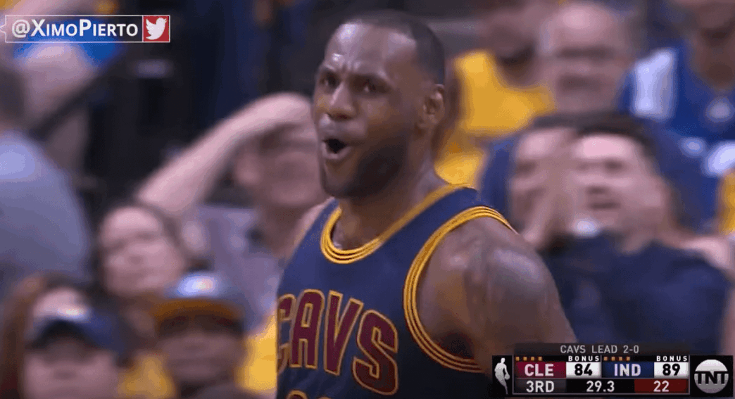 Les deux trois-points de suite de LeBron James lors du comeback des Cavs