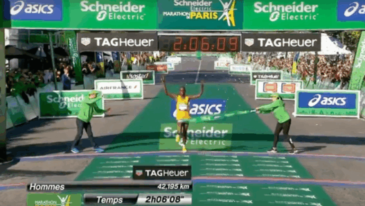 Marathon de Paris : le couple Paul Lonyangata et Purity Rionoripo l’emporte