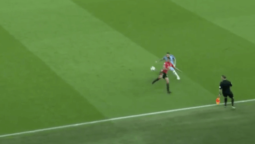 Marcus Rashford se paye tranquillement Otamendi