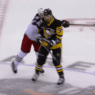 Matt Calvert explose sa crosse sur Tom Kuhnhackl puis le démonte