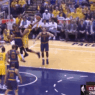 Myles Turner termine Tristan Thompson sur LE dunk des playoffs