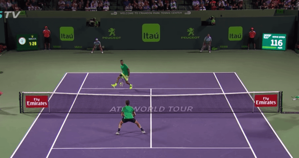 Nick Kyrgios a refait le coup entre les jambes contre Roger Federer