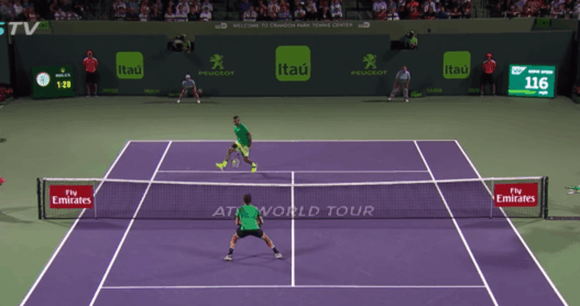 Nick Kyrgios a refait le coup entre les jambes contre Roger Federer