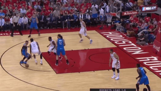 La très grosse action de Russell Westbrook contre toute la défense des Rockets