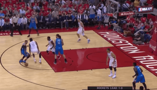 La très grosse action de Russell Westbrook contre toute la défense des Rockets