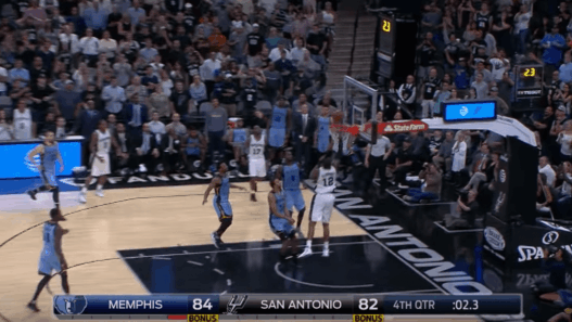 Menés à 2 secondes du buzzer, les Spurs égalisent sur un alley-oop magnifique