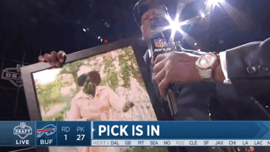 Le discours bouillant de Takkarist McKinley en hommage à sa grand-mère lors de la Draft