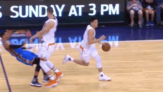 Westbrook se prend un tampon et Booker envoie à trois points