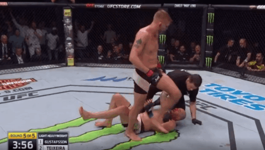 Alexander Gustafsson termine Glover Teixeira avec un combo dantesque