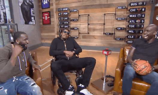 Doc Rivers offre un fauteuil roulant à Paul Pierce pour sa retraite