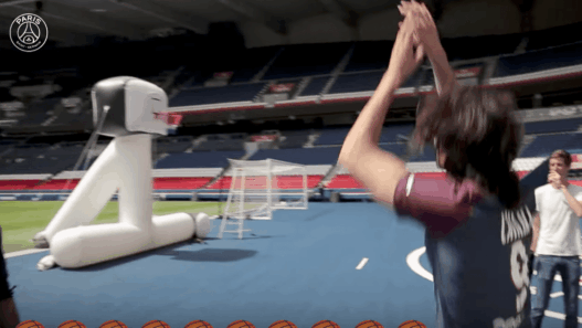 Edinson Cavani réussit un 10/10 aux lancers et un 2/2 à trois points