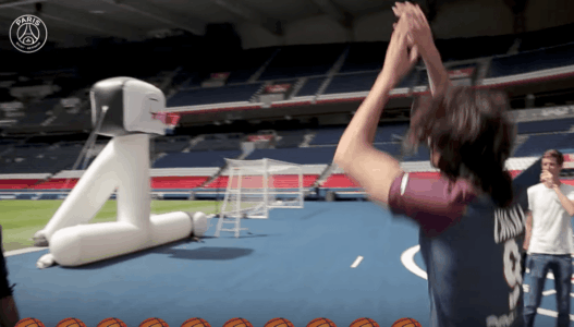 Edinson Cavani réussit un 10/10 aux lancers et un 2/2 à trois points