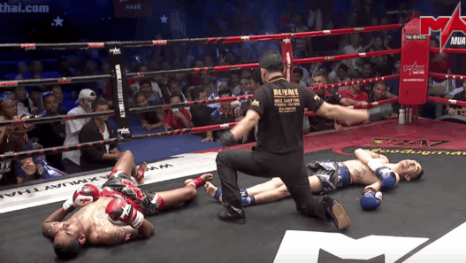 Un énorme double KO lors du Max Muay Thai