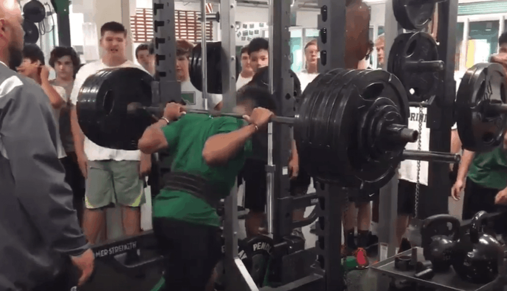 L’espoir lycéen Rondale Moore passe 240 kilos en squat