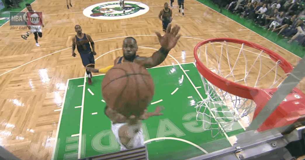 chase-down Block de LeBron James contre les Celtics