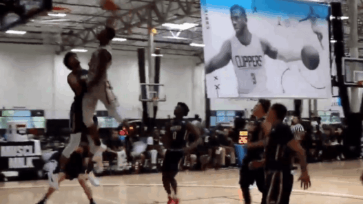 Le neveu de Jay Z dunke sur le meilleur lycéen du pays