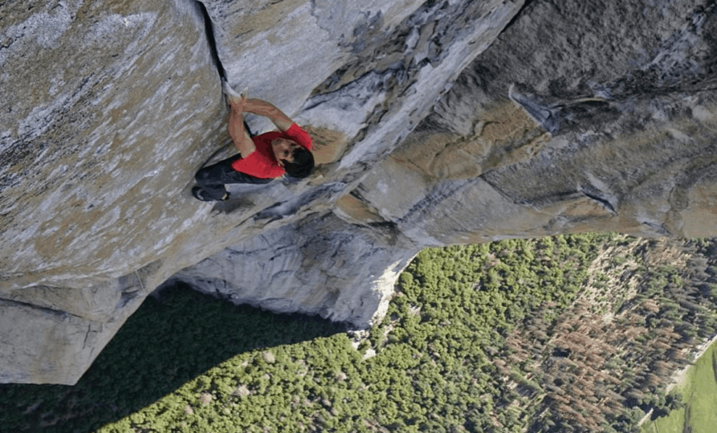 Alex Honnold devient le premier à escalader El Capitan en solo intégral