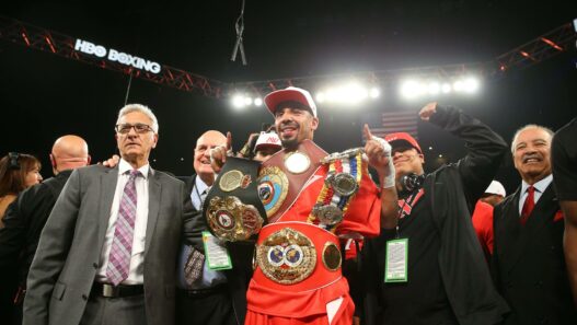 Andre Ward l’emporte par TKO contre Sergey Kovalev