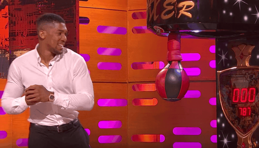 Anthony Joshua explose le record du punching ball sur la BBC