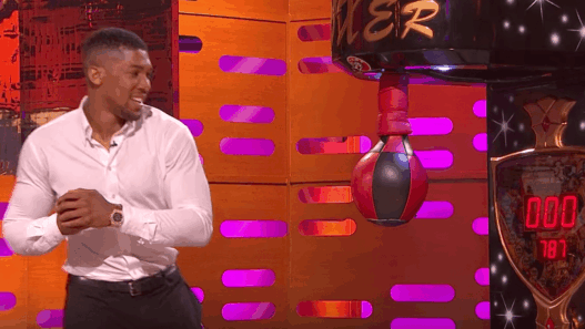 Anthony Joshua explose le record du punching ball sur la BBC