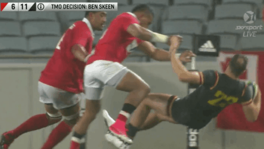 Cory Allen se prend une énorme charge par David Halaifonua