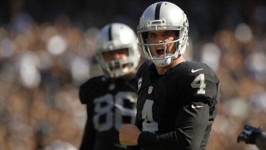 Les Oakland Raiders offrent le plus gros contrat de l’histoire à Derek Carr