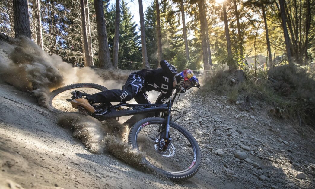 Interview Loïc Bruni – course poursuite avec un drone et sa saison 2017