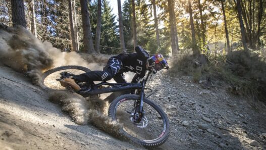 Interview Loïc Bruni – course poursuite avec un drone et sa saison 2017