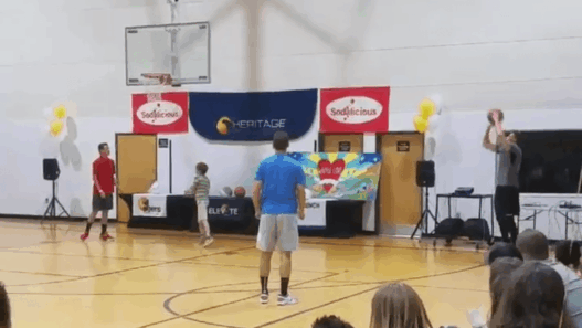 Jimmer Fredette réussit un 92 sur 100 à trois points