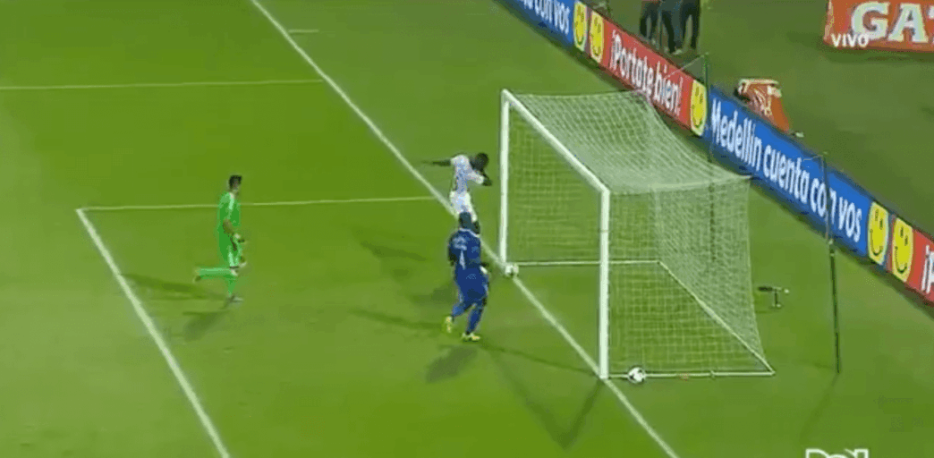 Paul Pogba marque un but en dab lors d’un match de charité