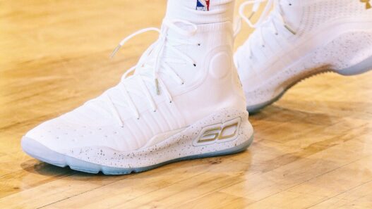 Stephen Curry a présenté ses Curry 4 lors du Game 1