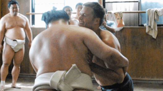 Tom Brady s’entraîne avec des sumos à Tokyo