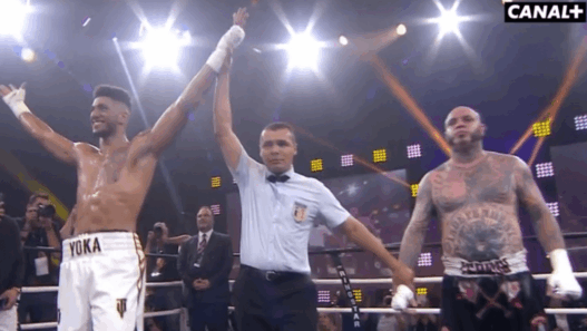 Tony Yoka l’emporte par KO au deuxième round contre Travis Clark
