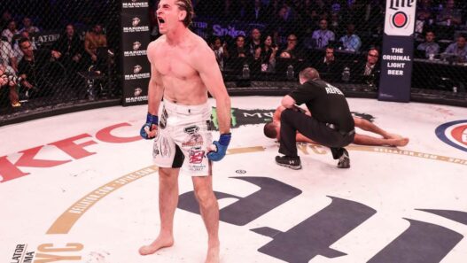 Zach Freeman combattant à mi-temps a vaincu Aaron Pico en 24s