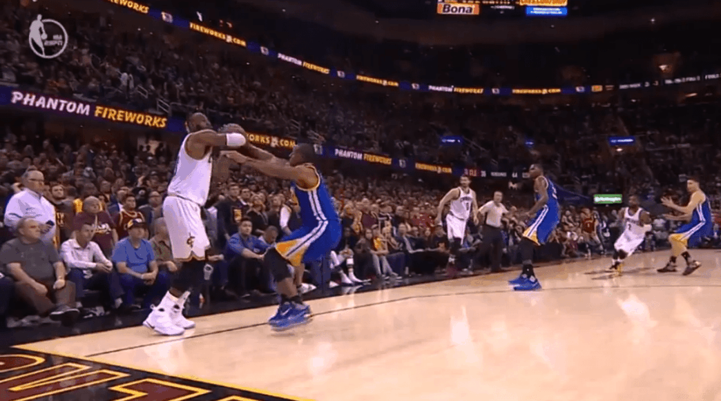 Le contre ultra clutch d’Andre Iguodala sur LeBron James