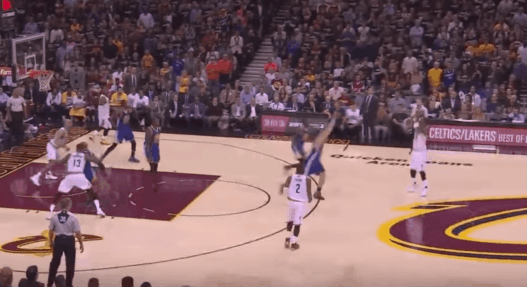 Le trois points très lointain de JR Smith au buzzer