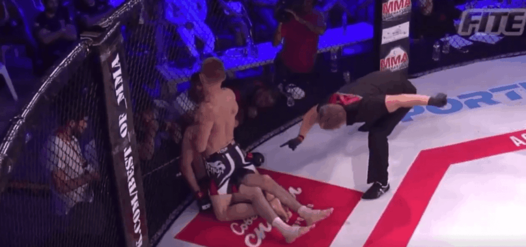 ACB 64 Mis inconscient, il revient et met son adversaire KO