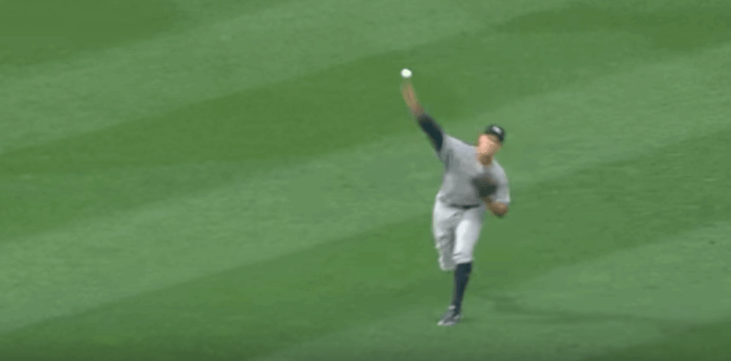 Aaron Judge envoie une bombe de 157km/h à la main