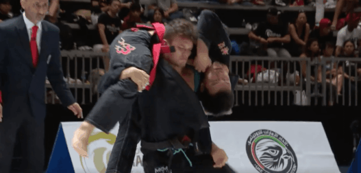 Alexandre Vieira s’impose avec une soumission complètement folle