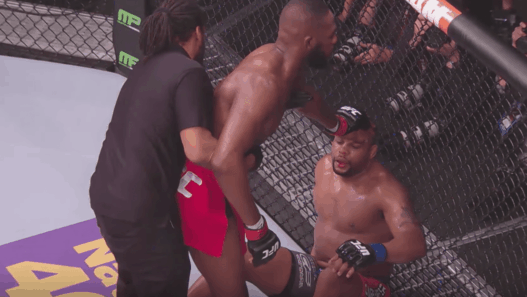 Daniel Cormier et Jon Jones continuent de s&rsquo;envoyer les politesses