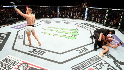 Pour Eddie Alvarez, Conor McGregor peut mettre Mayweather KO