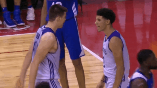 Lonzo Ball en démonstration face aux Philadelphia Sixers