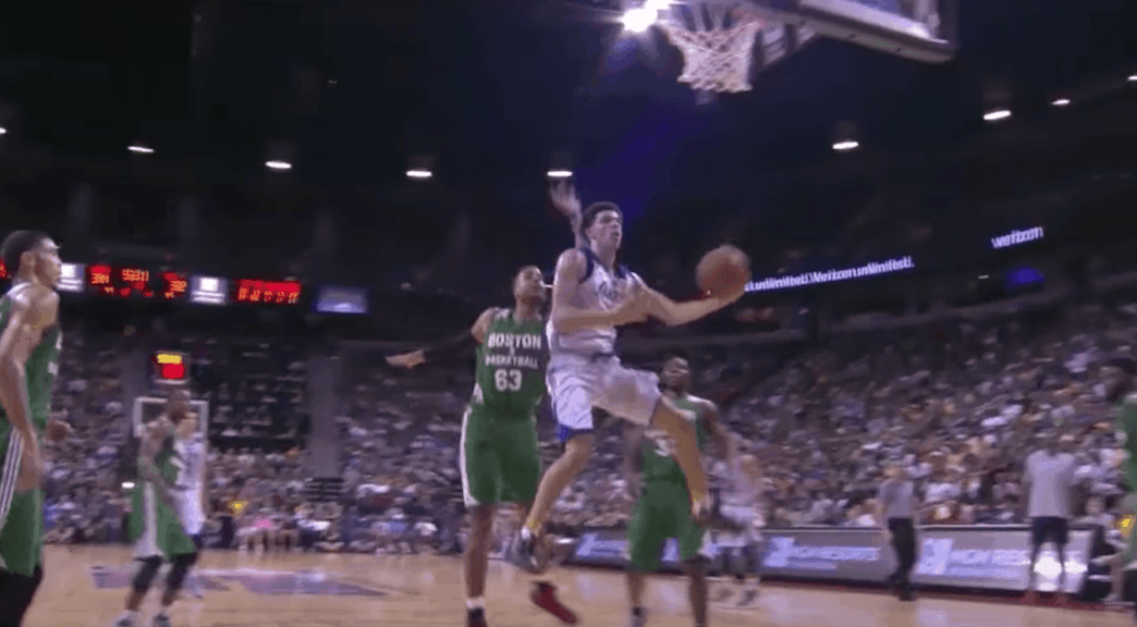 Lonzo Ball claque un triple double pour son deuxième match