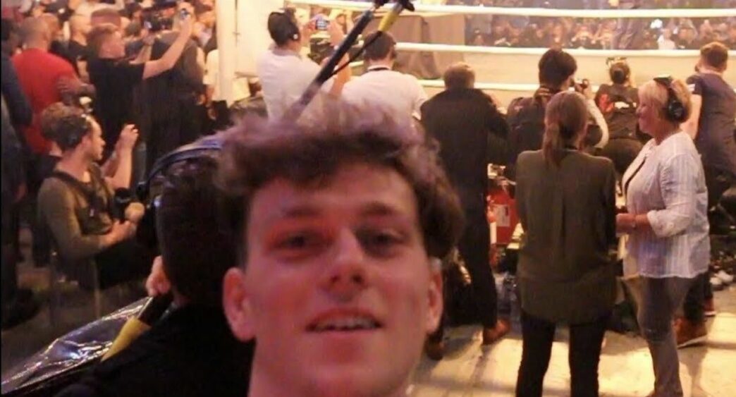 Il s’incruste à la Conférence de Presse Mayweather vs. McGregor