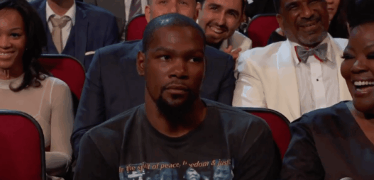 Peyton Manning se paye Kevin Durant lors des ESPYS